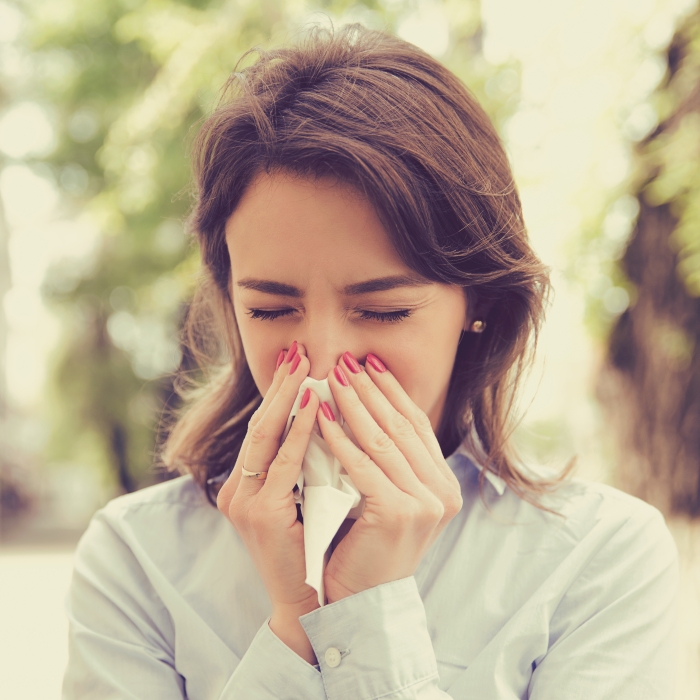 ¡No es gripe! Aprende a identificar la alergia estacional con este checklist